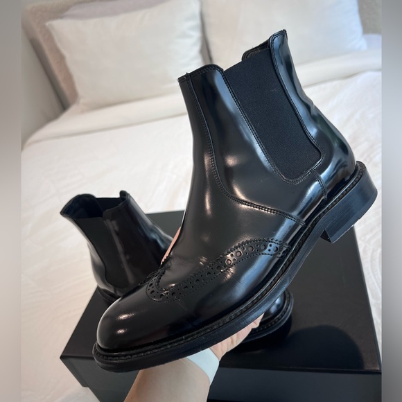 Saint Laurent Chelsea Boots - Picture 4 of 8